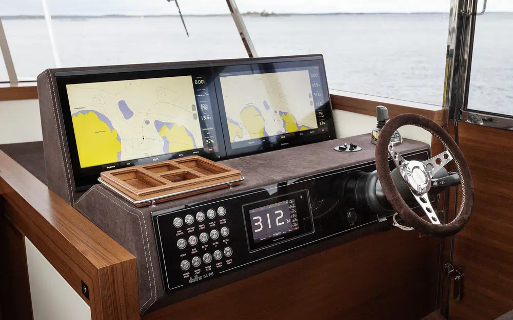 slider 5 Delta Powerboats 54 IPS