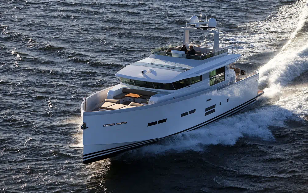 slider 3 Delta Powerboats 88 Carbon