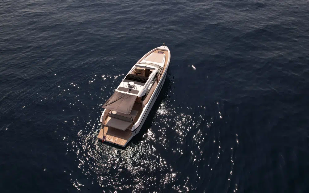 slider 1 Delta Powerboats 48 Coupe