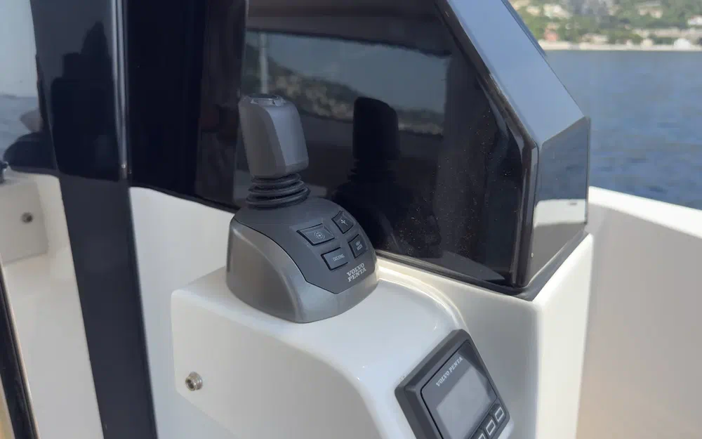 slider 33 Delta Powerboats 48 Coupe