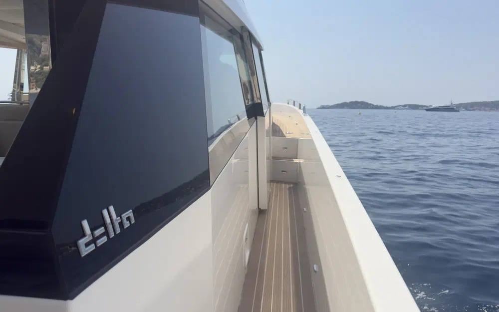 slider 34 Delta Powerboats 48 Coupe