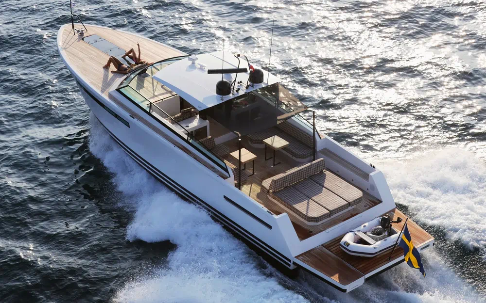 slider 12 Delta Powerboats 60 Open