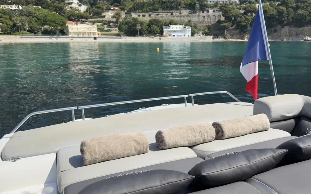 slider 9 Sunseeker Predator 62