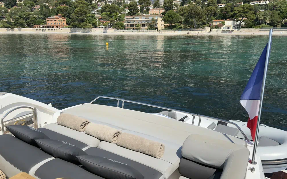slider 10 Sunseeker Predator 62