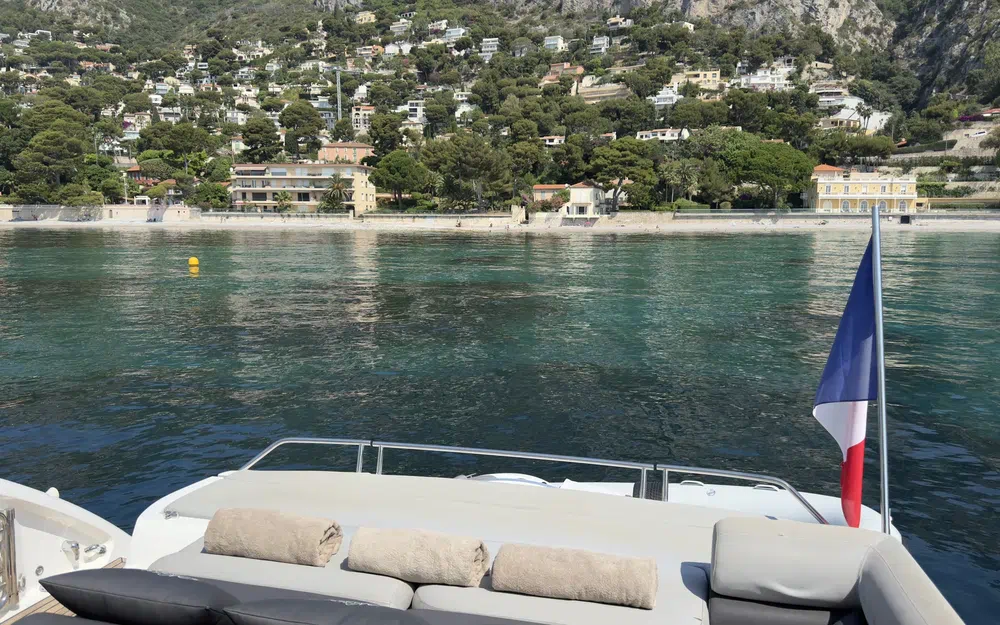 slider 11 Sunseeker Predator 62
