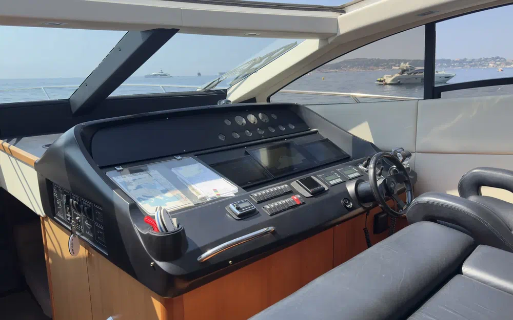 slider 12 Sunseeker Predator 62