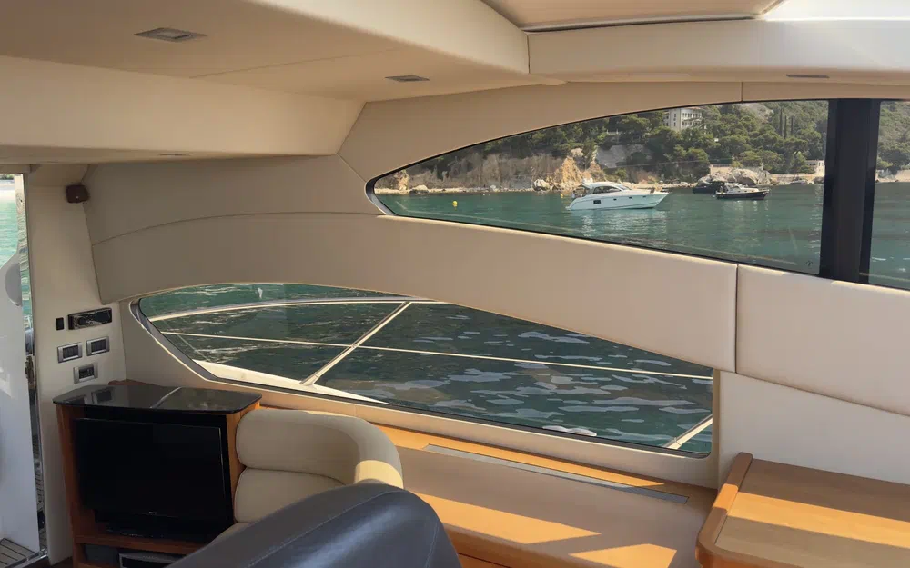 slider 14 Sunseeker Predator 62