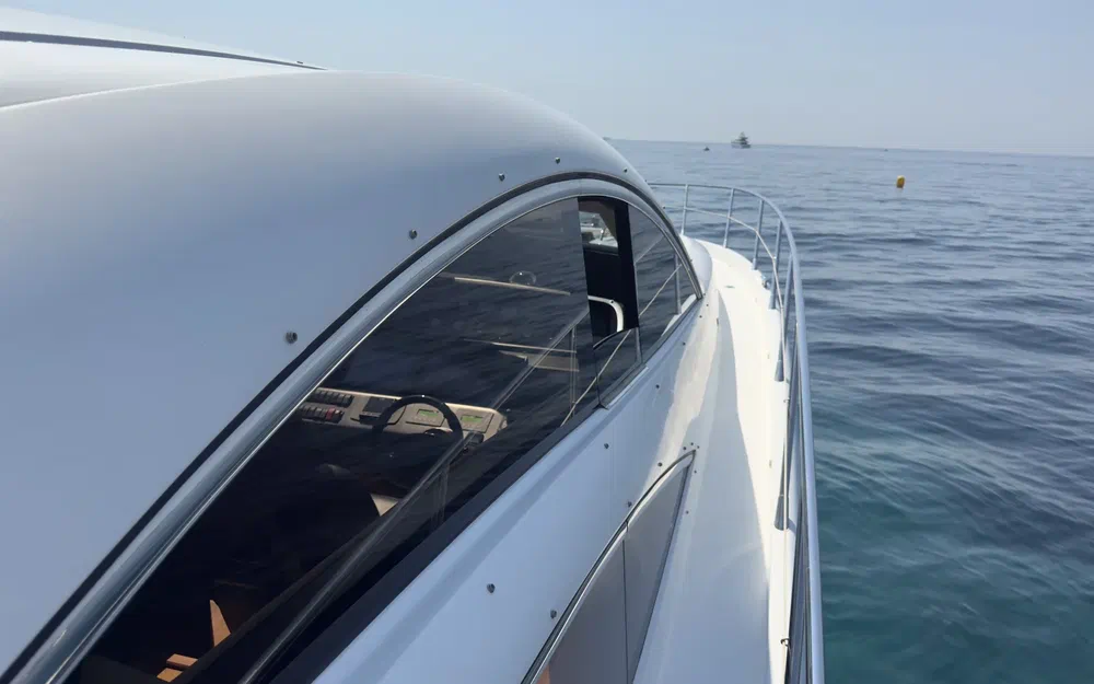 slider 17 Sunseeker Predator 62