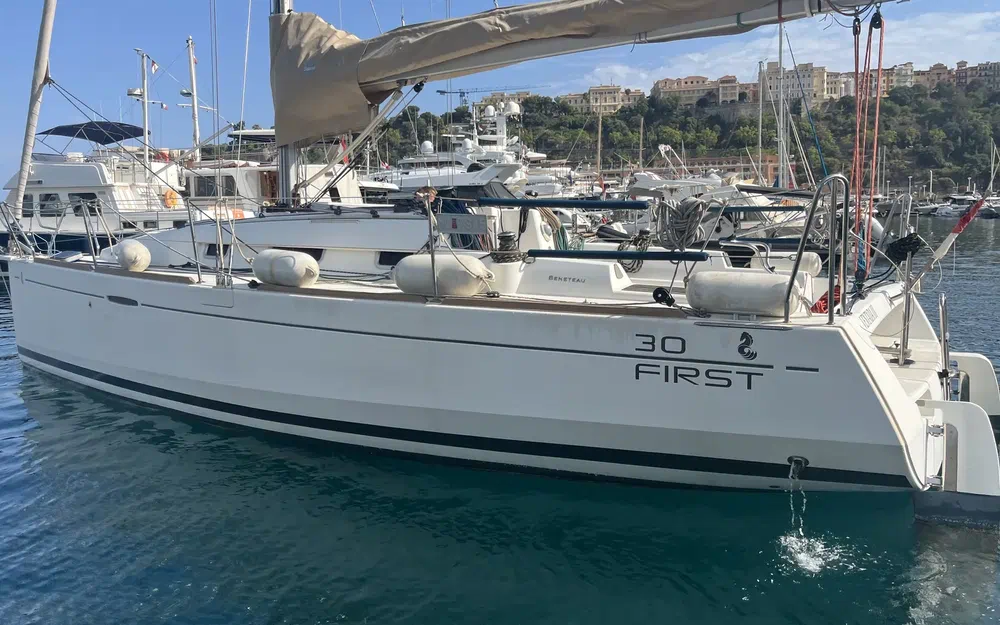 slider 5 Beneteau First 30 Jk