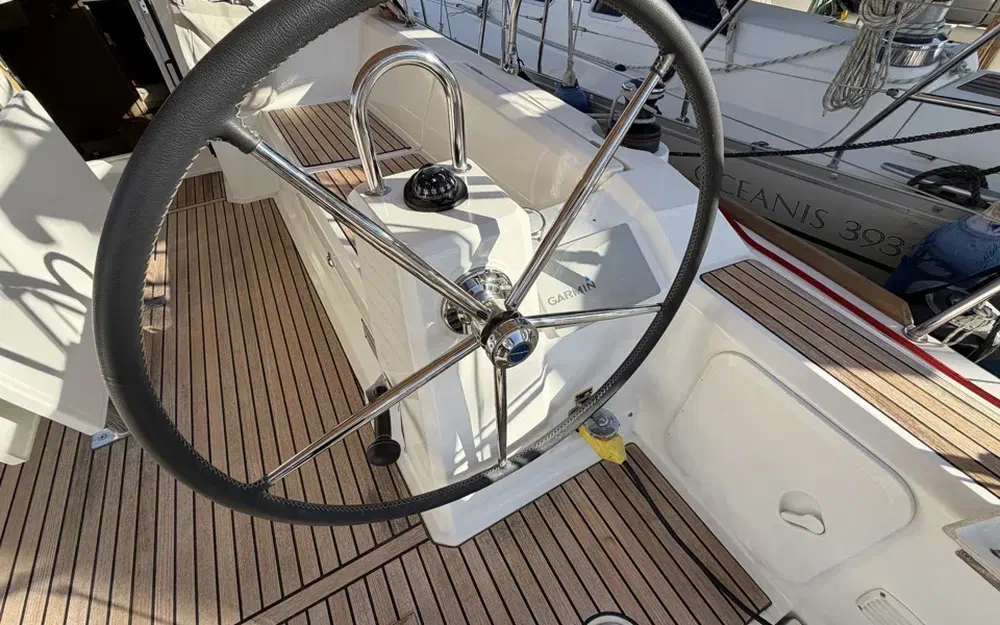 slider 22 Beneteau Oceanis 38.1