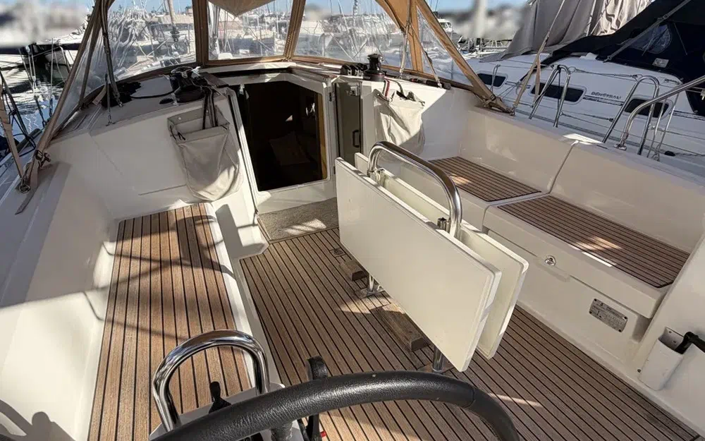 slider 23 Beneteau Oceanis 38.1