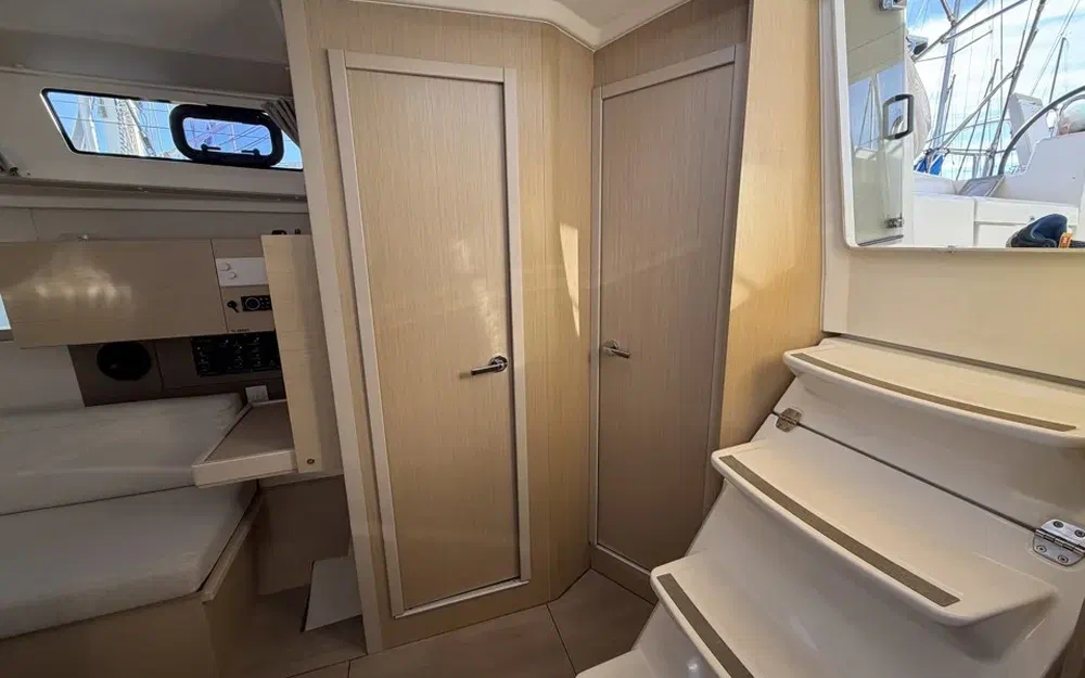 slider 33 Beneteau Oceanis 38.1