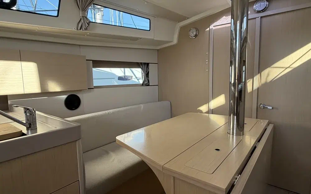 slider 34 Beneteau Oceanis 38.1