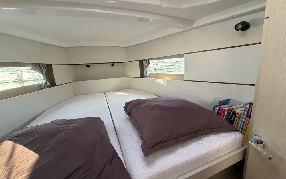 slider 42 Beneteau Oceanis 38.1