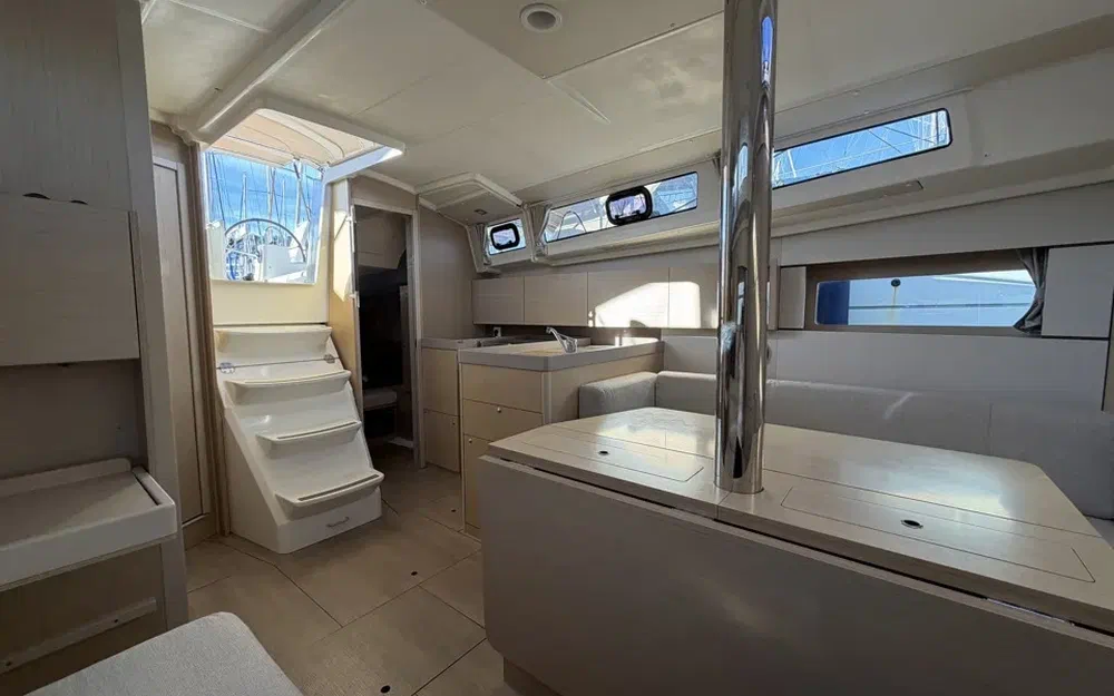slider 43 Beneteau Oceanis 38.1