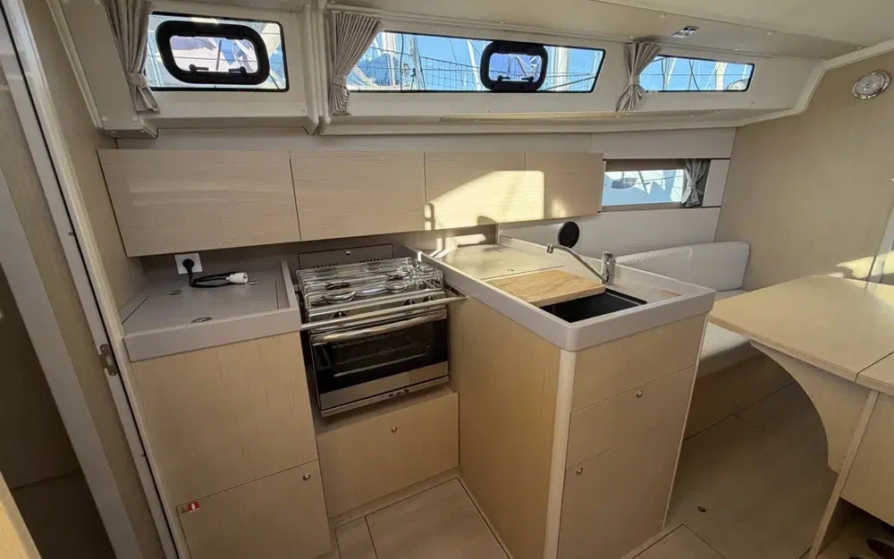 slider 46 Beneteau Oceanis 38.1