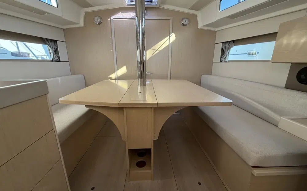 slider 51 Beneteau Oceanis 38.1