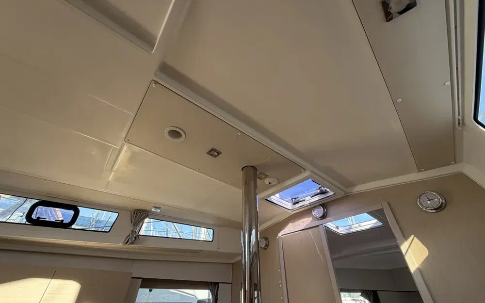 slider 52 Beneteau Oceanis 38.1