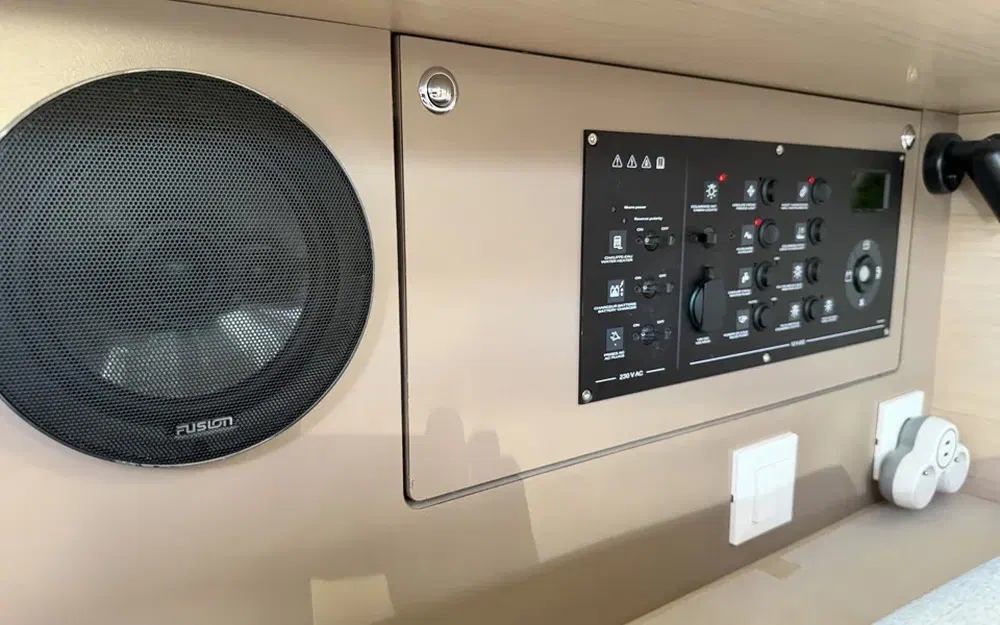 slider 55 Beneteau Oceanis 38.1