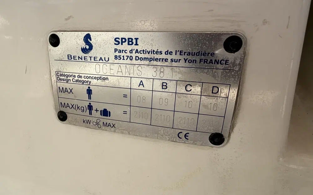slider 70 Beneteau Oceanis 38.1