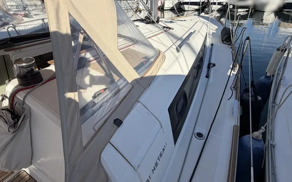 slider 7 Beneteau Oceanis 38.1