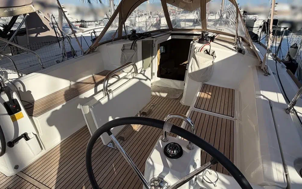 slider 8 Beneteau Oceanis 38.1