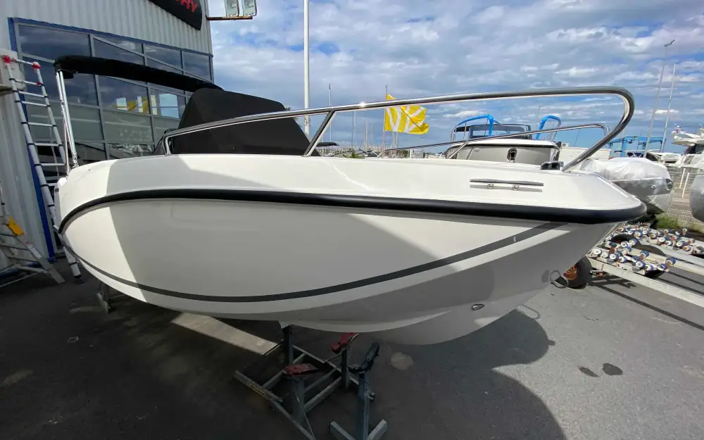 QuicksilverActiv 555 Open