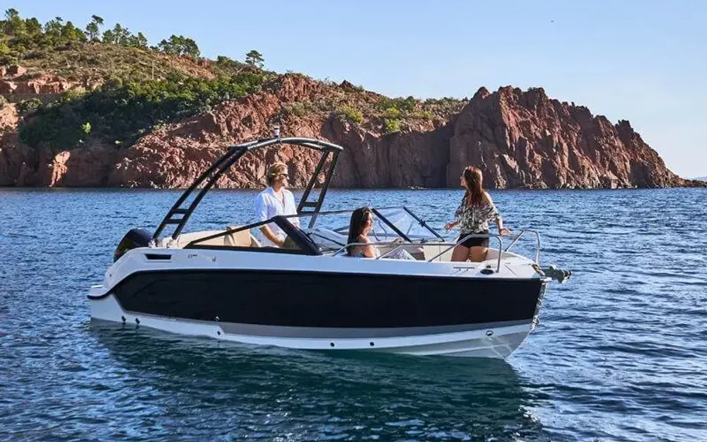 QuicksilverActiv 675 Bowrider