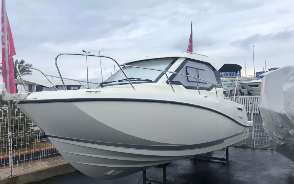 QuicksilverActiv 675 Weekend