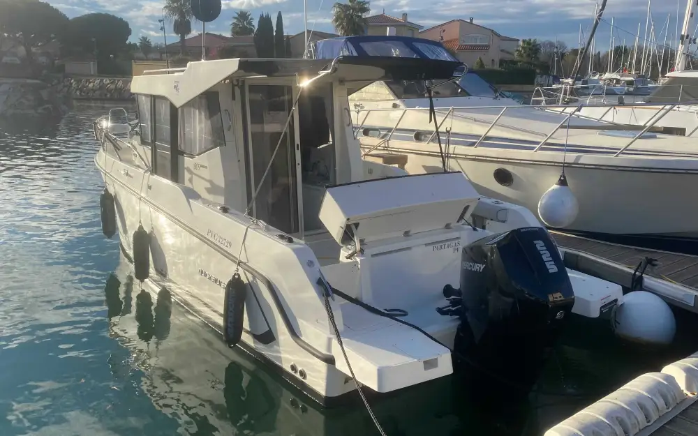 QuicksilverCaptur 805 Pilothouse