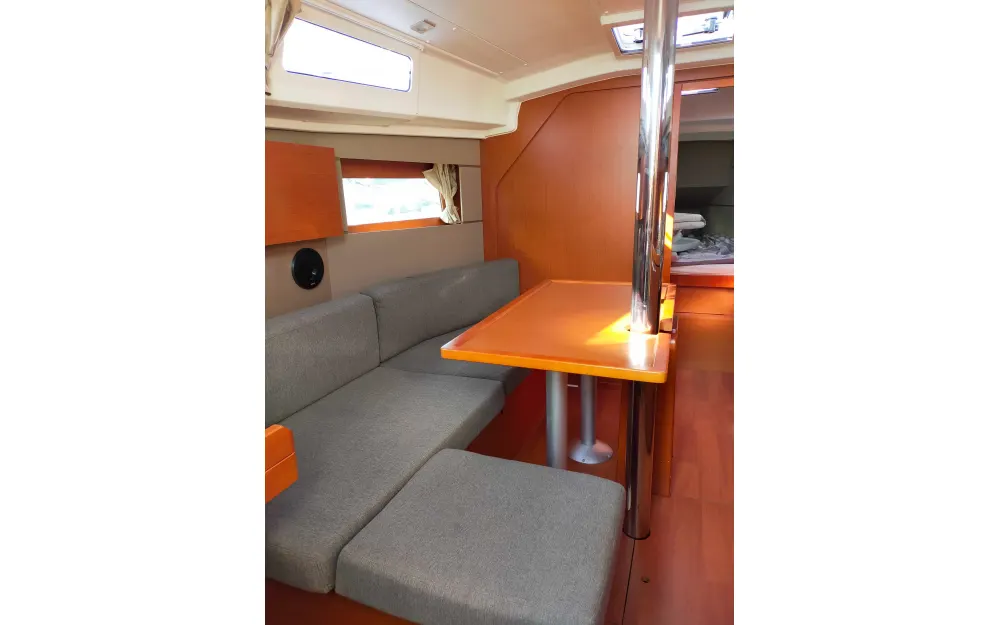slider 9 Beneteau Oceanis 35