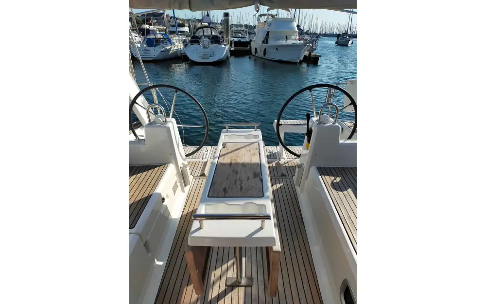 slider 11 Beneteau Oceanis 35