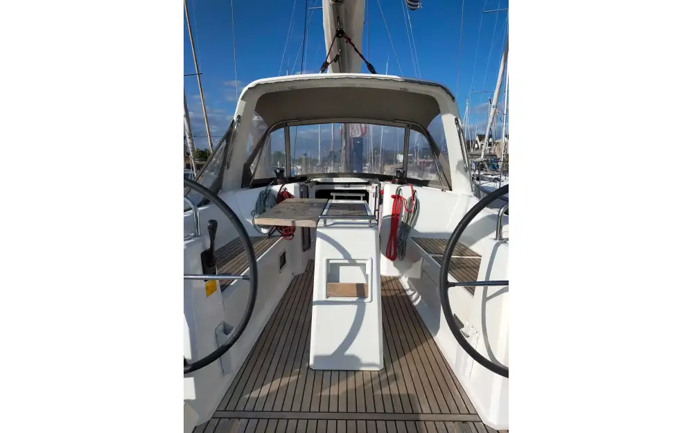slider 12 Beneteau Oceanis 35