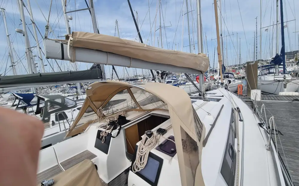 slider 10 Dufour 382 Grand Large