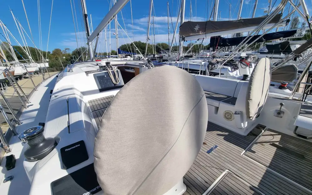 slider 10 Dufour 382 Grand Large