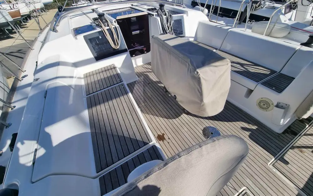slider 7 Dufour 382 Grand Large