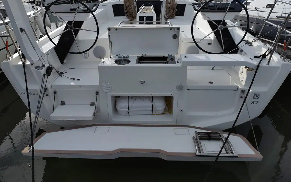 slider 2 Dufour 37