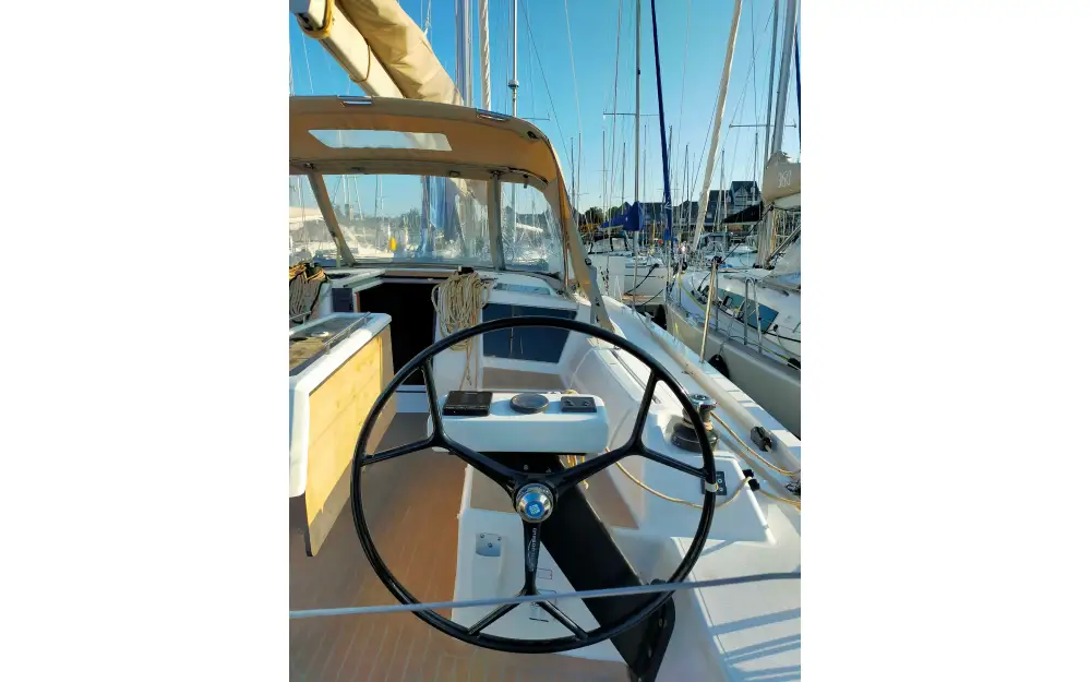 slider 1 Dufour 390