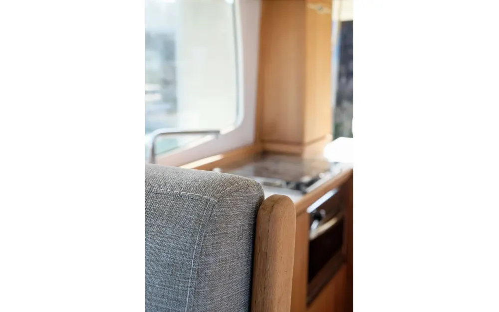 slider 6 Rhea Trawler 34 - null