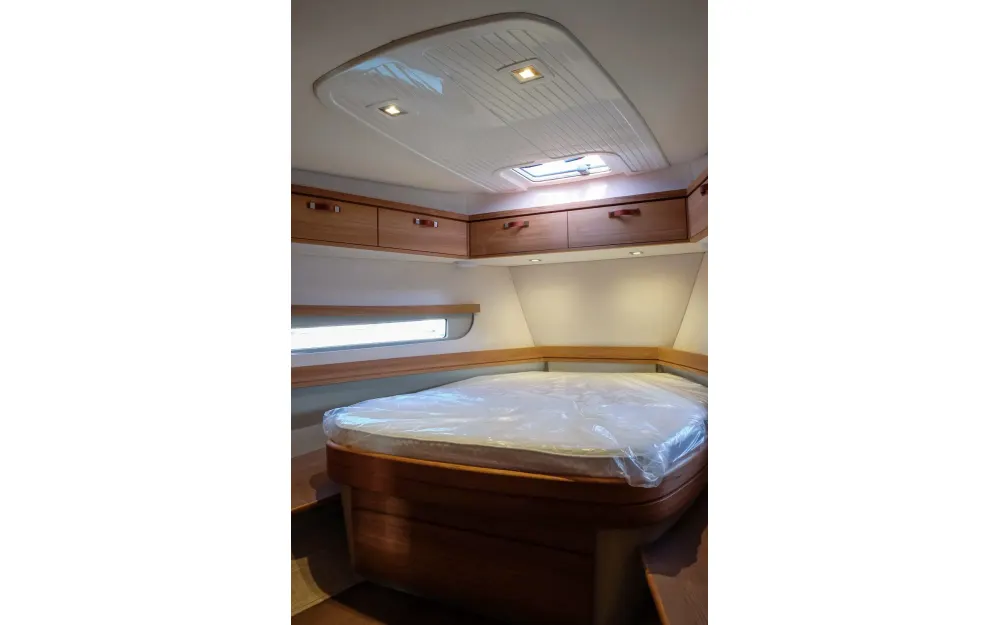 slider 8 Rhea Trawler 34 - null