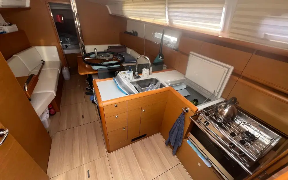 slider 1 Jeanneau Sun Odyssey 379
