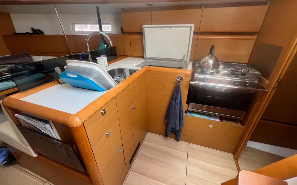 slider 2 Jeanneau Sun Odyssey 379