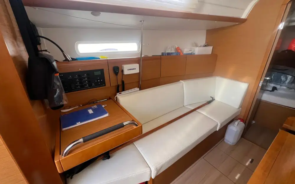 slider 5 Jeanneau Sun Odyssey 379
