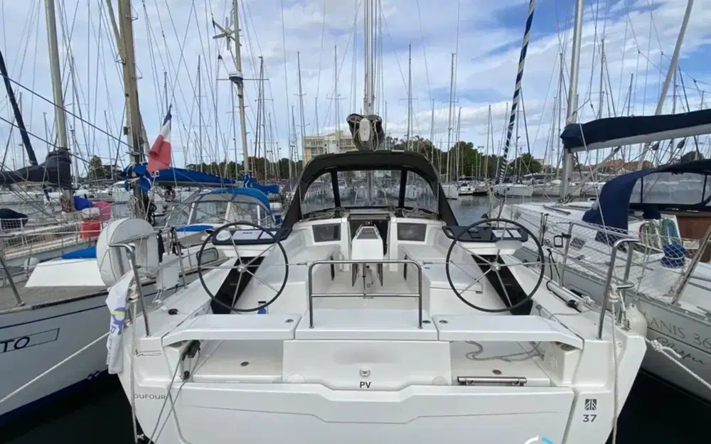 Dufour37