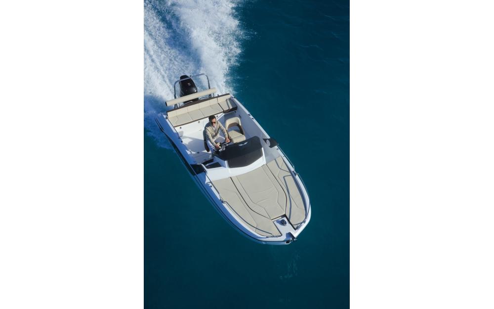 slider 1 Beneteau Flyer 6 SUNdeck