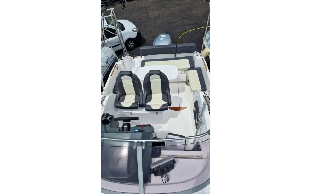 B2 MarineCap Ferret 752 Day Cruiser