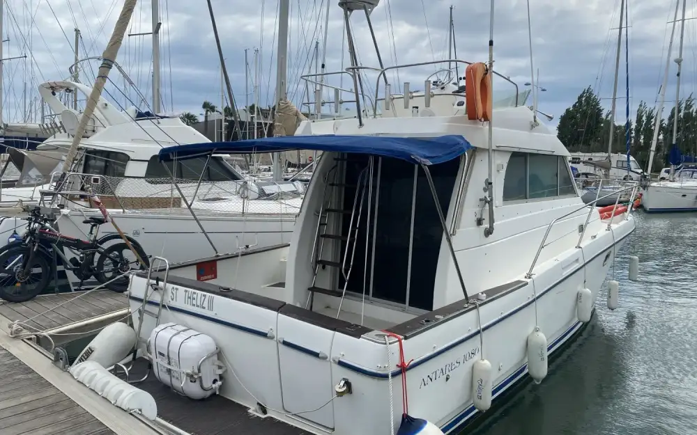 slider 2 Beneteau Antares 10.80 Fly