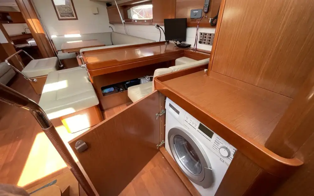 slider 14 Beneteau Oceanis 58