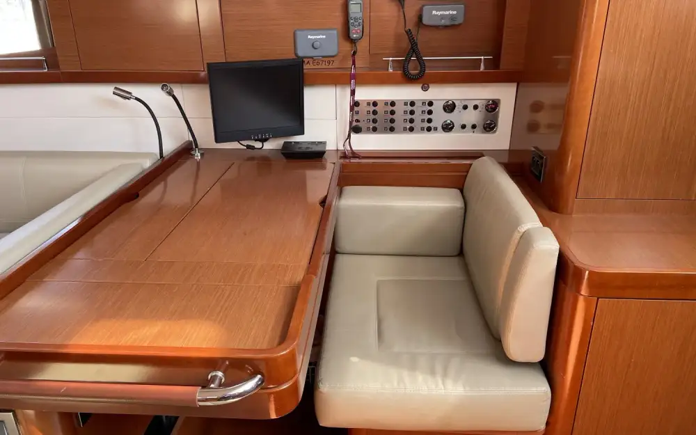slider 16 Beneteau Oceanis 58