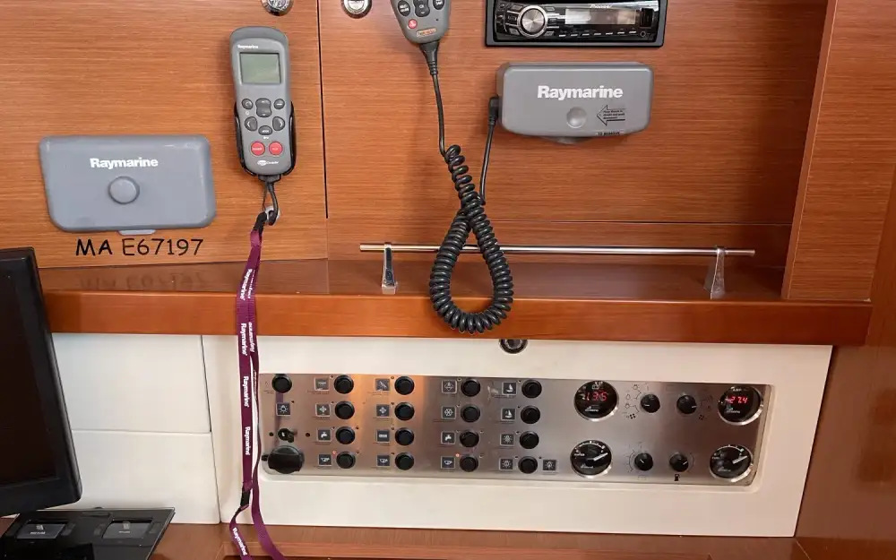 slider 19 Beneteau Oceanis 58
